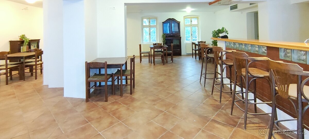 Stoly a židle do restaurace