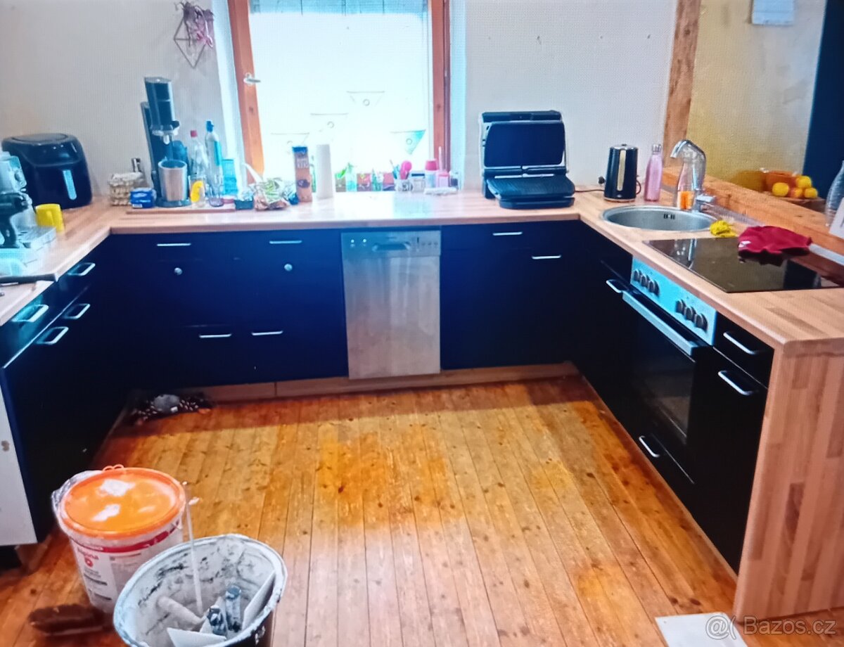 Kuchyňská linka se spotřebiči