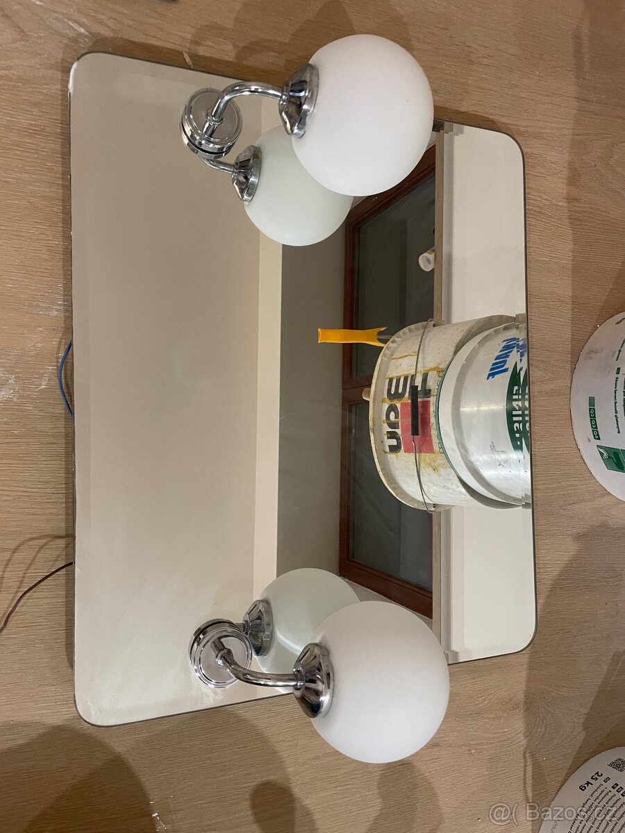 Zrcadlo s osvětlením