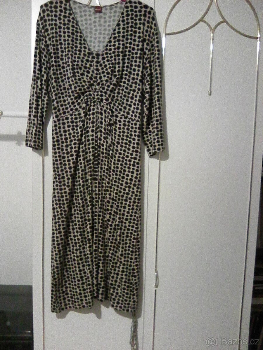 Krásné společenské šaty, nevyužité, elastický materiál