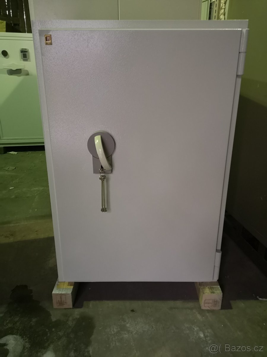 Trezor Sistec SE3 s vnitřním vhozem + schránka na klíč