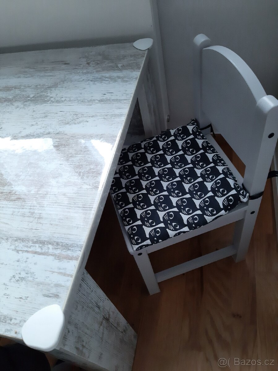 Dětský stolek ASKO + 2 židle Ikea