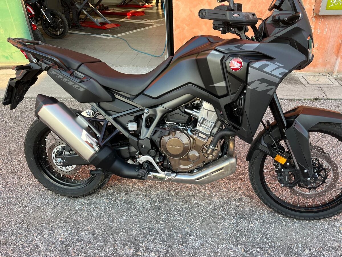 Honda CRF 1100 L Africa Twin (2023) stav nového, 16 tis.km