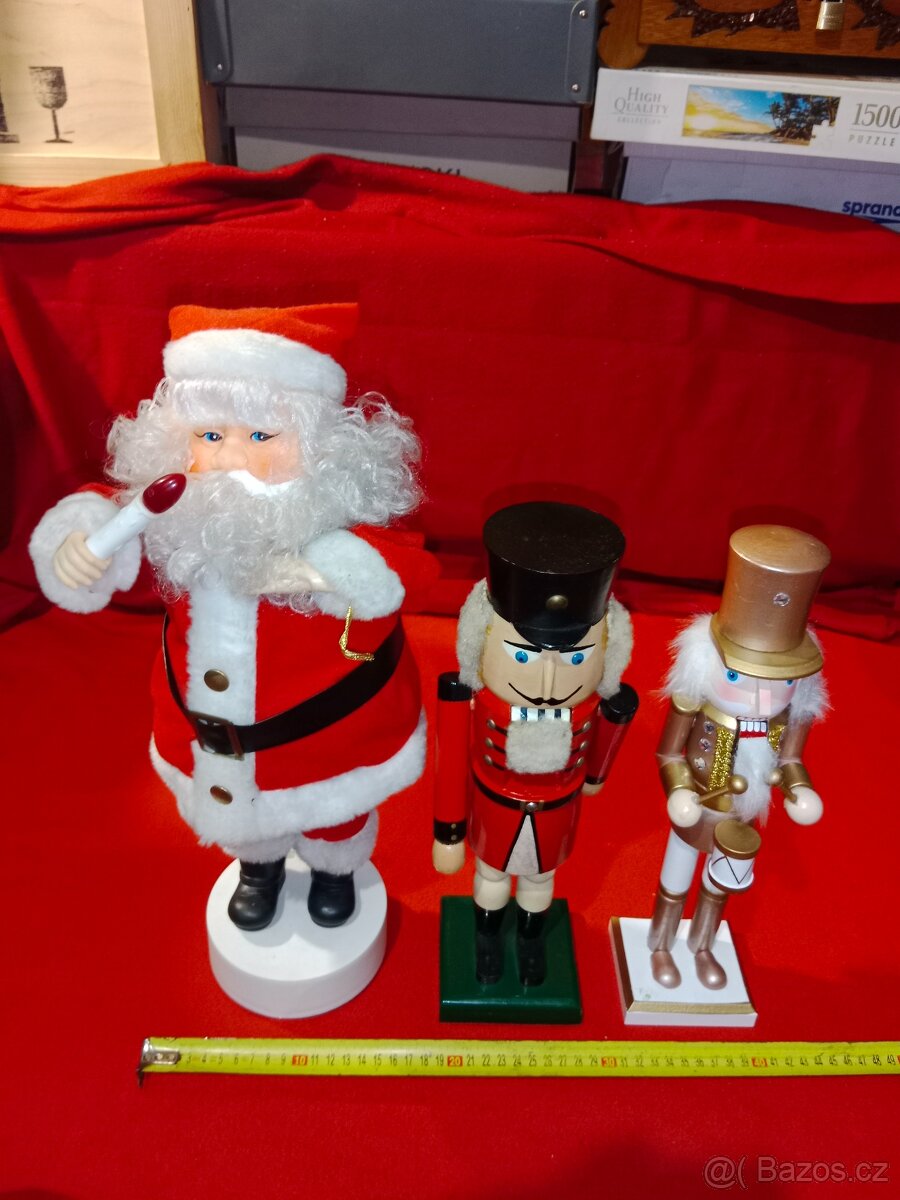 Dřevěné louskáčky 2 ks + Santa hrací