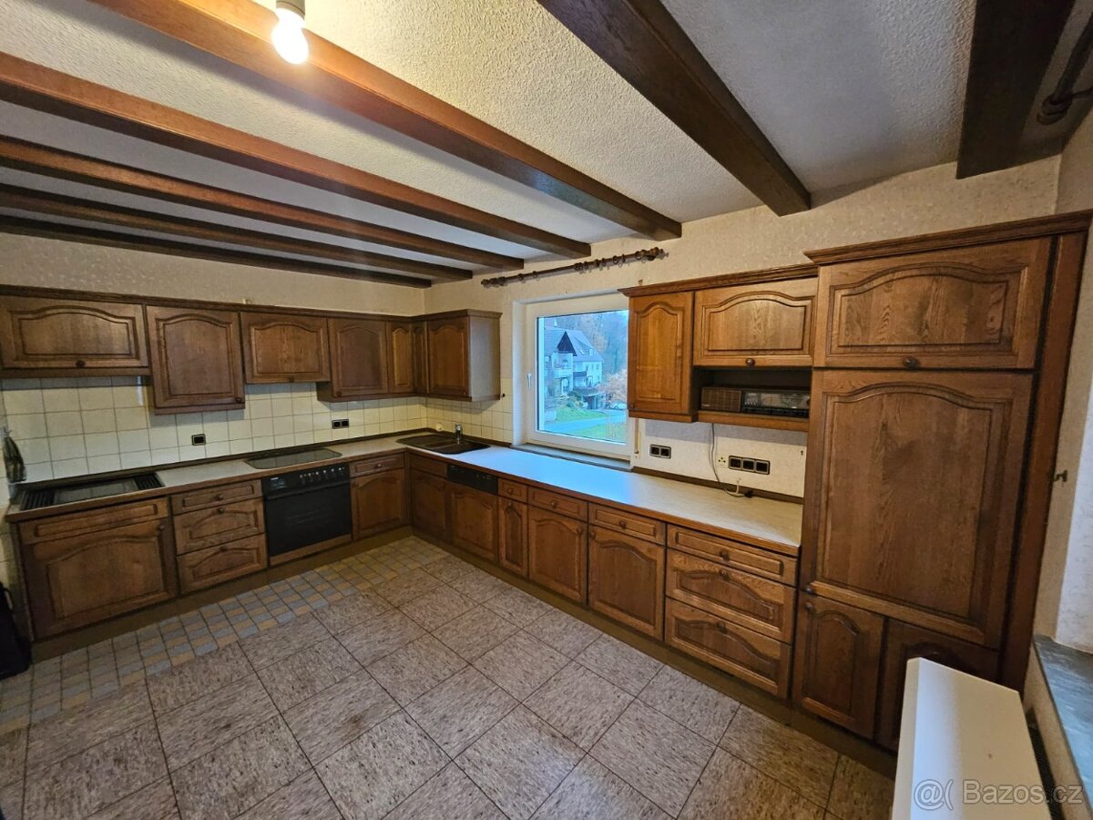 Masivní kuchyňská linka z Německa se spotřebiči