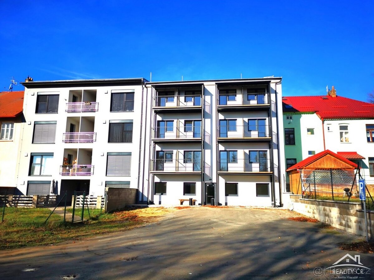 Novostavba domu s osmi byty a parkováním