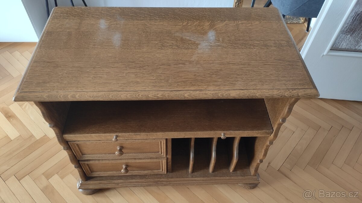 Gramofonová / televizní skříňka