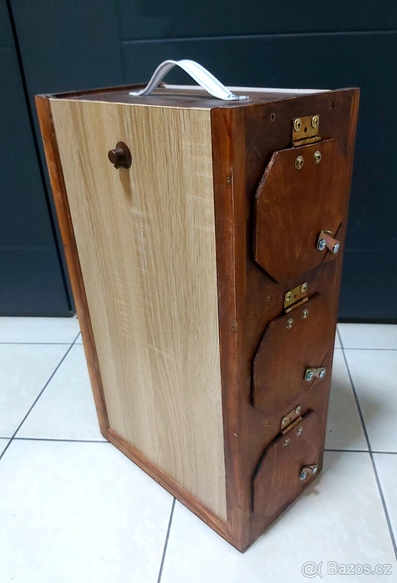 třídílný přepravník pro ptáky