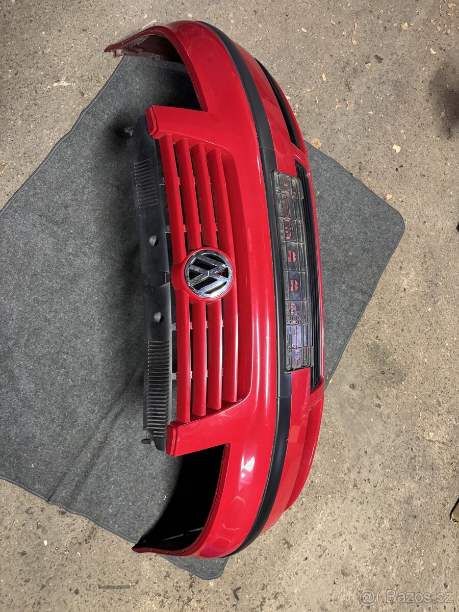 Přední nárazník VW Sharan 2000-04 červený