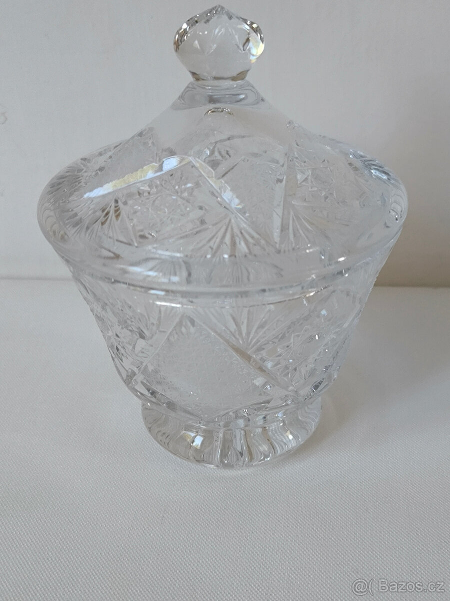 Váza s víkem do špičky