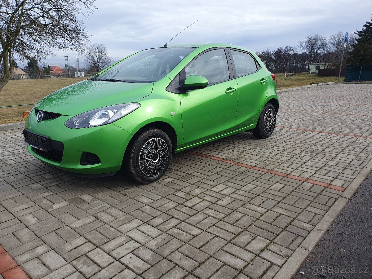 Mazda 2. 1.3i nová stk