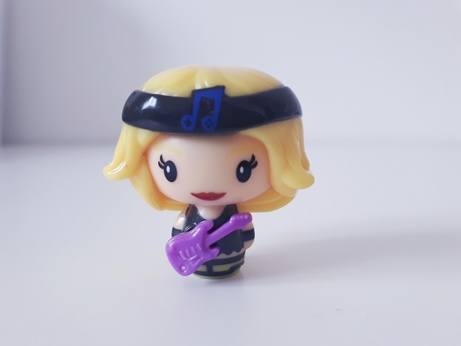 FIGURKA KINDER FUNKO • KYTARISTKA