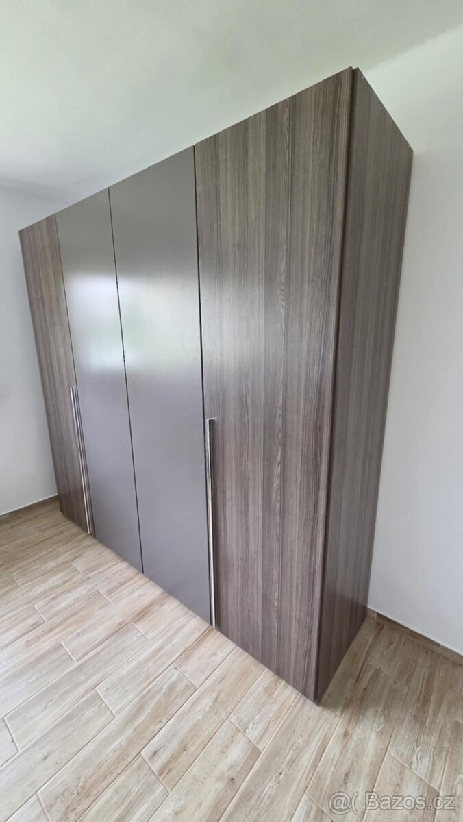 Skříň
