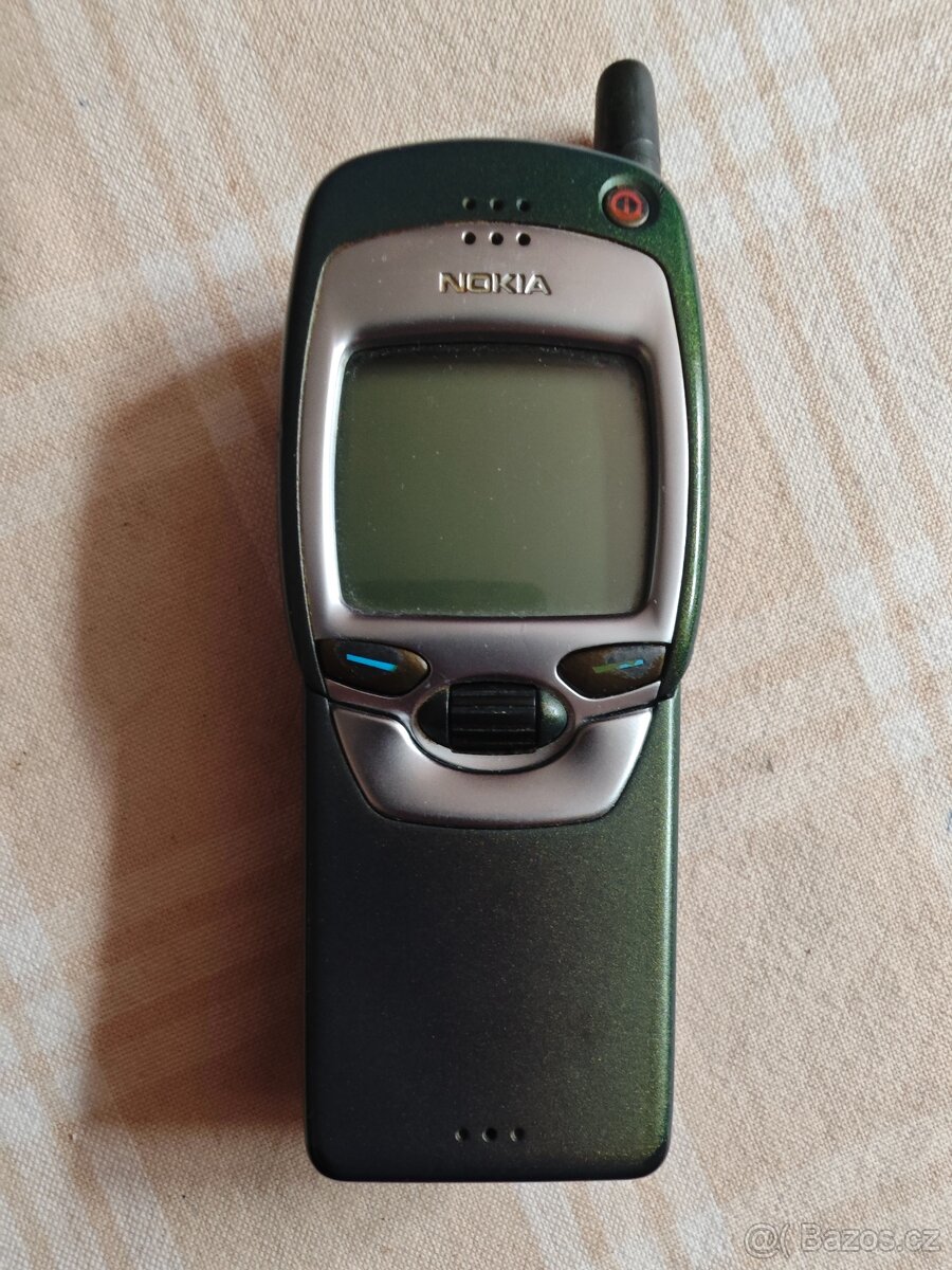 Mobilní telefon Nokia 7110