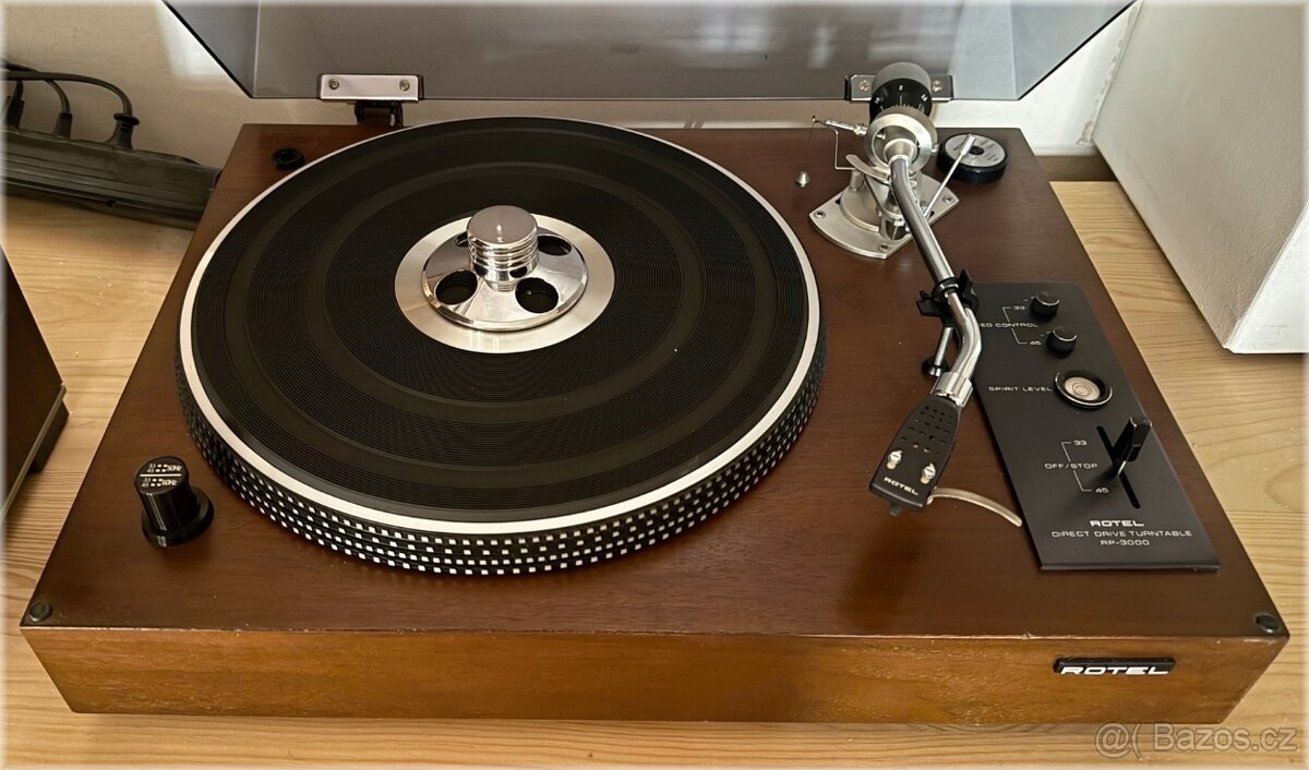 Vintage gramofon ROTEL RP - 3000