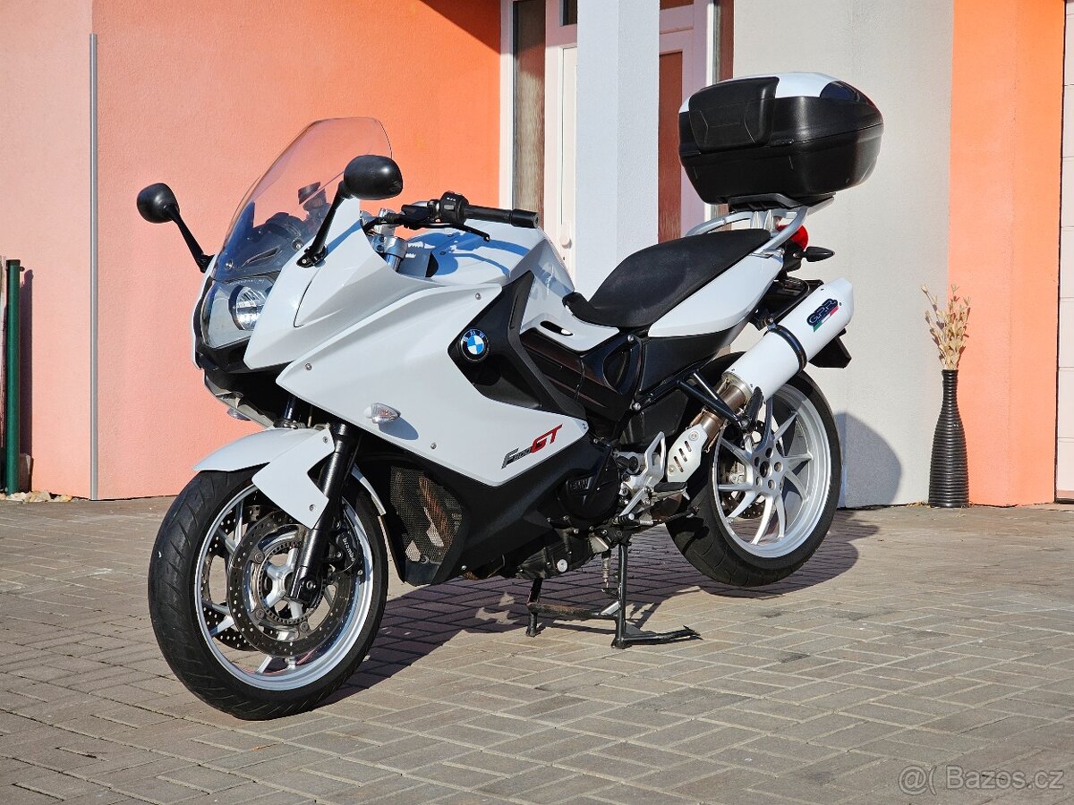 BMW F 800 GT, kufr, laděný výfuk GPR