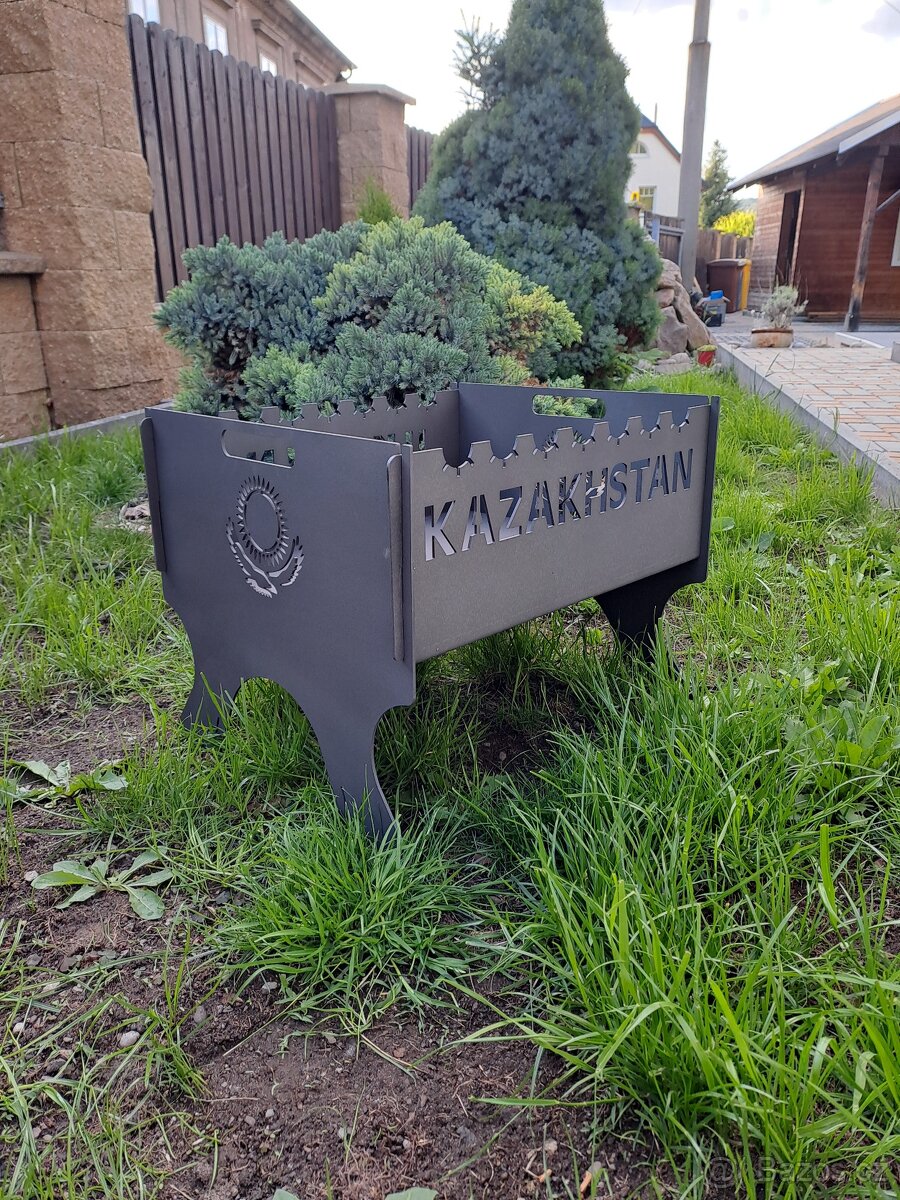 Kompaktní skládací gril / mangal