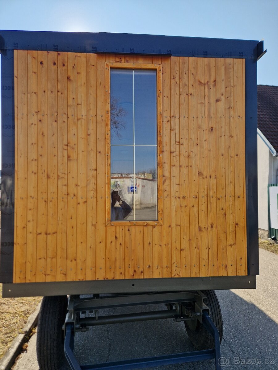 Maringotka tovární výroby.
