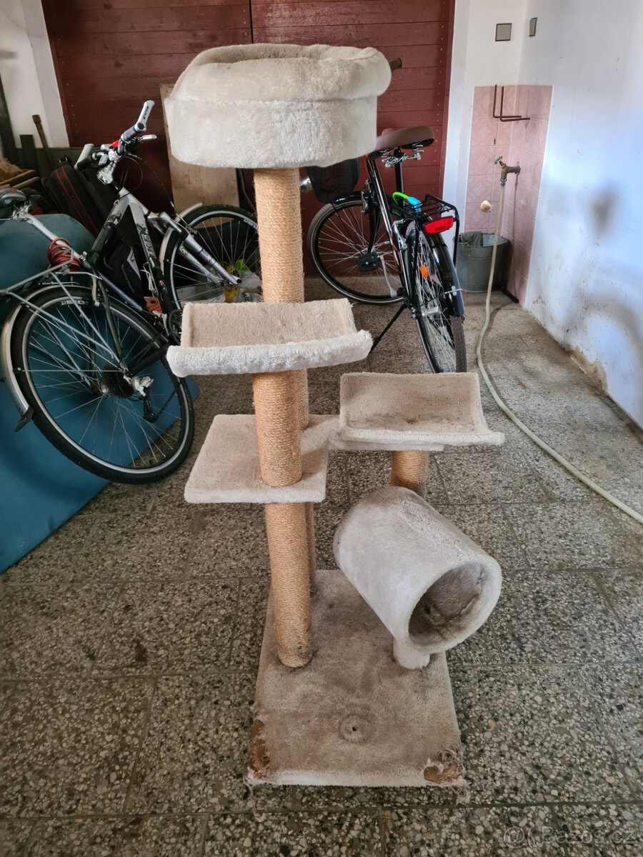Kočičí strom za odvoz