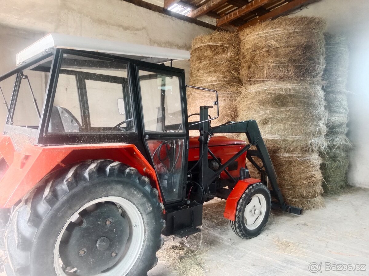Traktor 5511 s čelním nakládačem