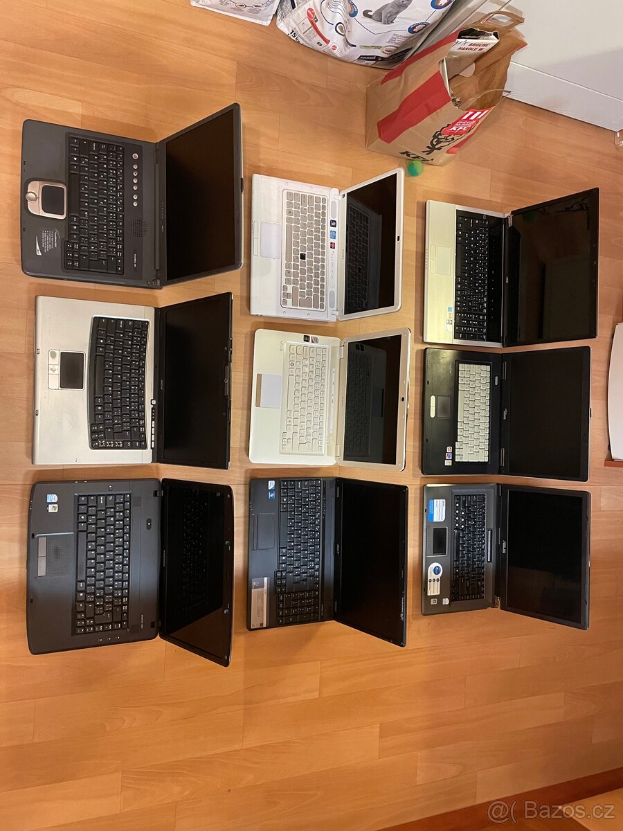 9x notebook na díly, opravu či doplnění