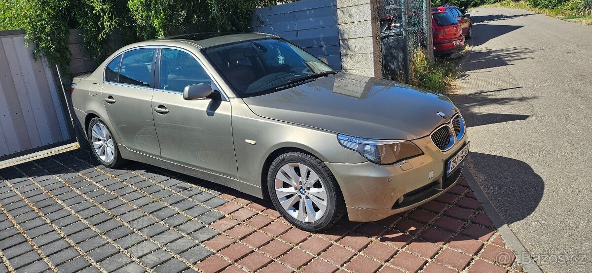 BMW E60 545i V8 • 245kW • 2004 • velká výbava • 100 000 Kč