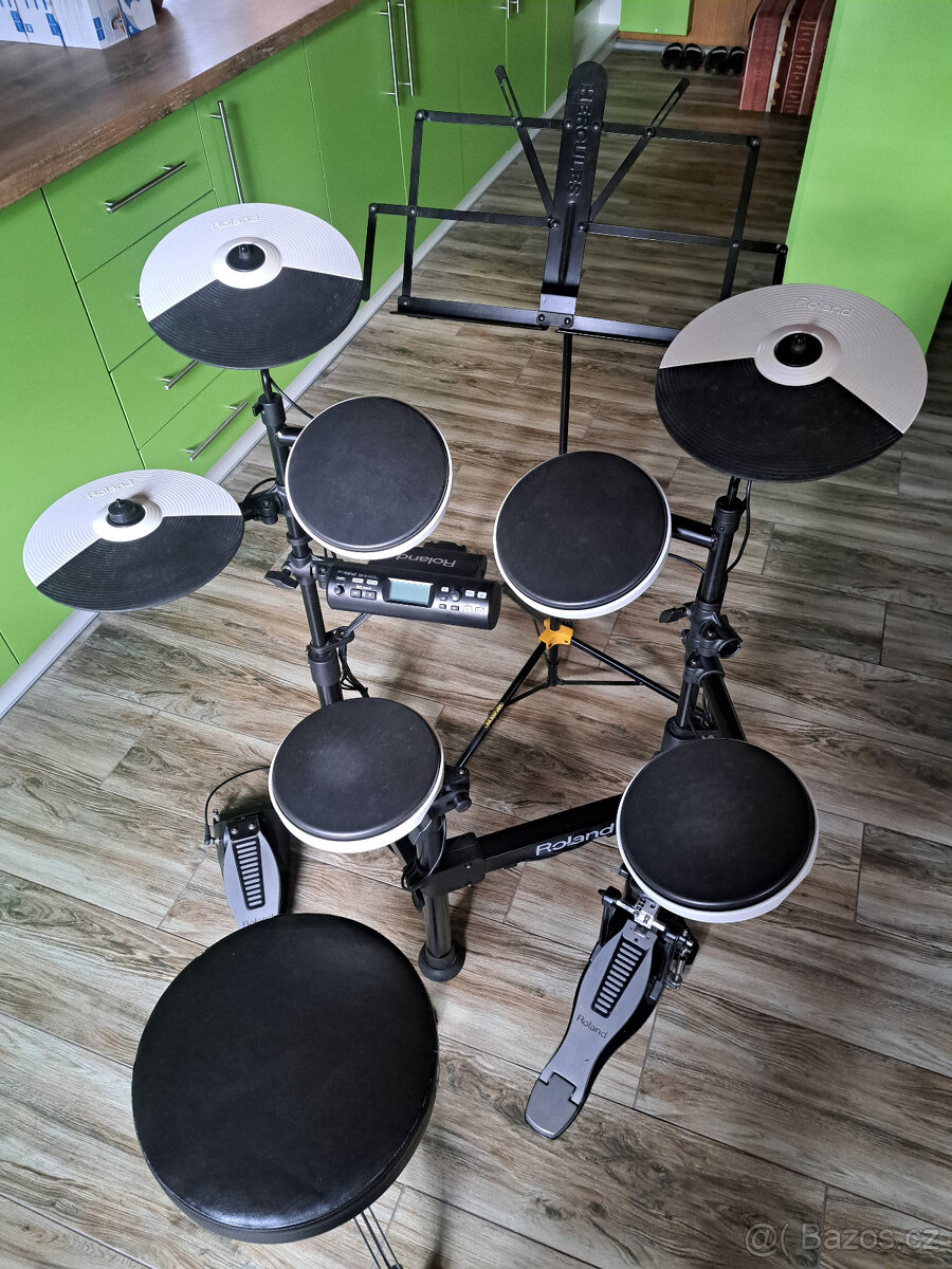 Roland TD4KP+stolička Sonor +pad PD8+stojánek na noty