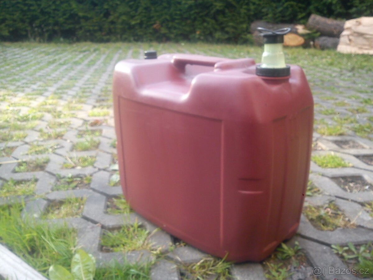 Plastový kanystr 20l