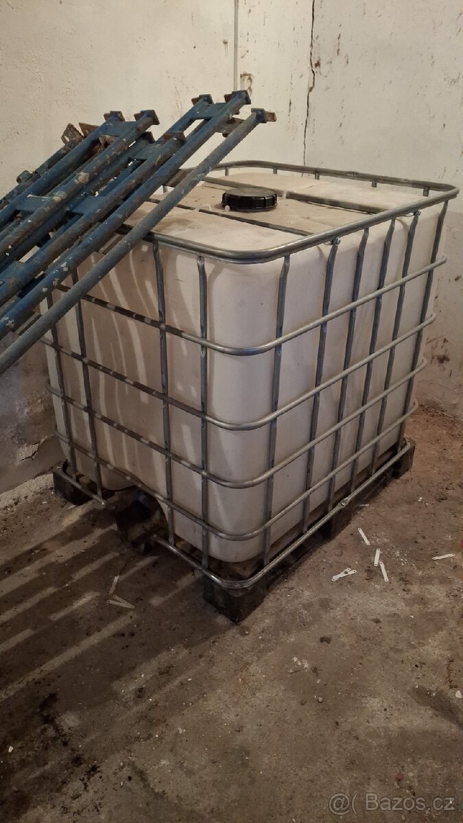 Nádrž 1000 litrů