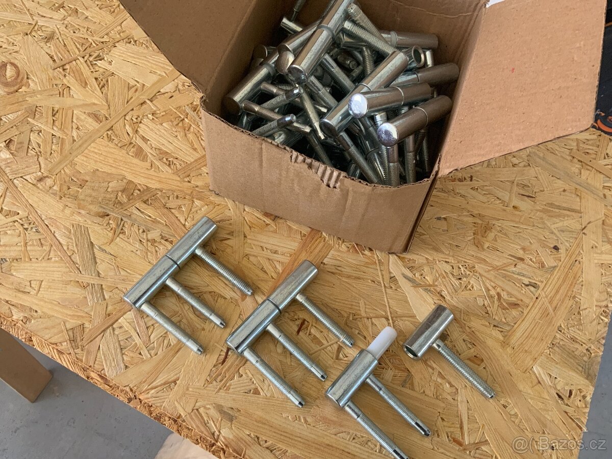 Prodám 33 ks pantů pro obložkové dveře