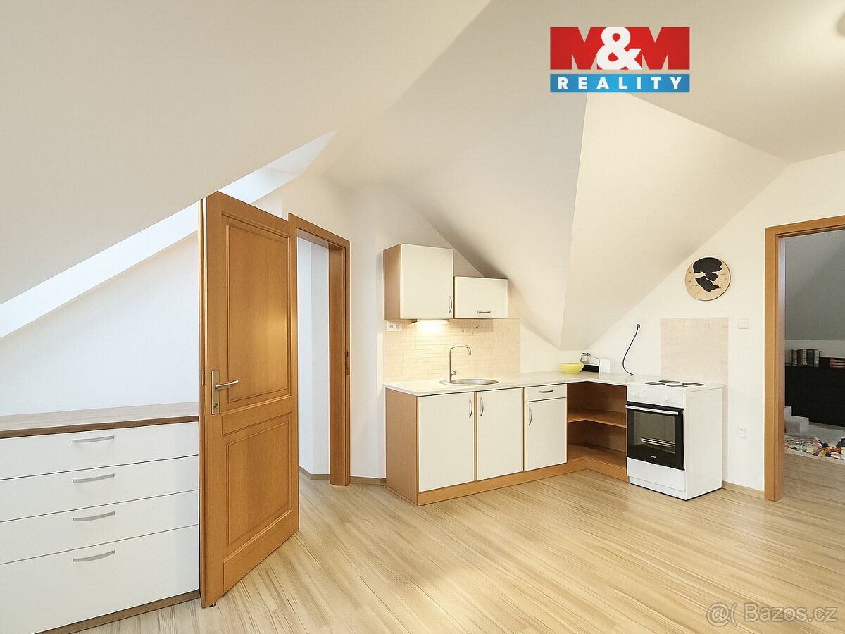 Pronájem bytu 3+kk, 83 m², Jindřichův Hradec, ul. Jarošovská