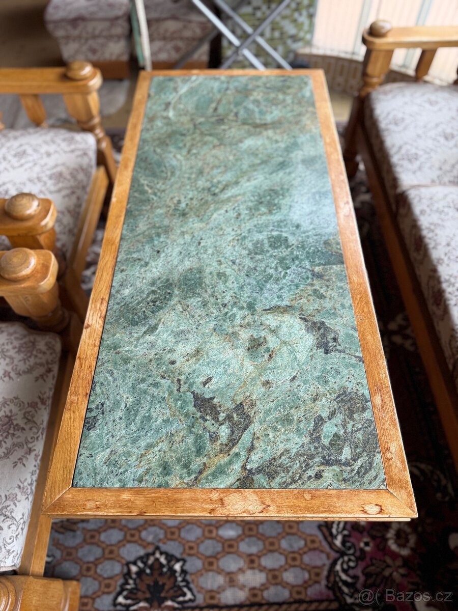 konferenční stolek