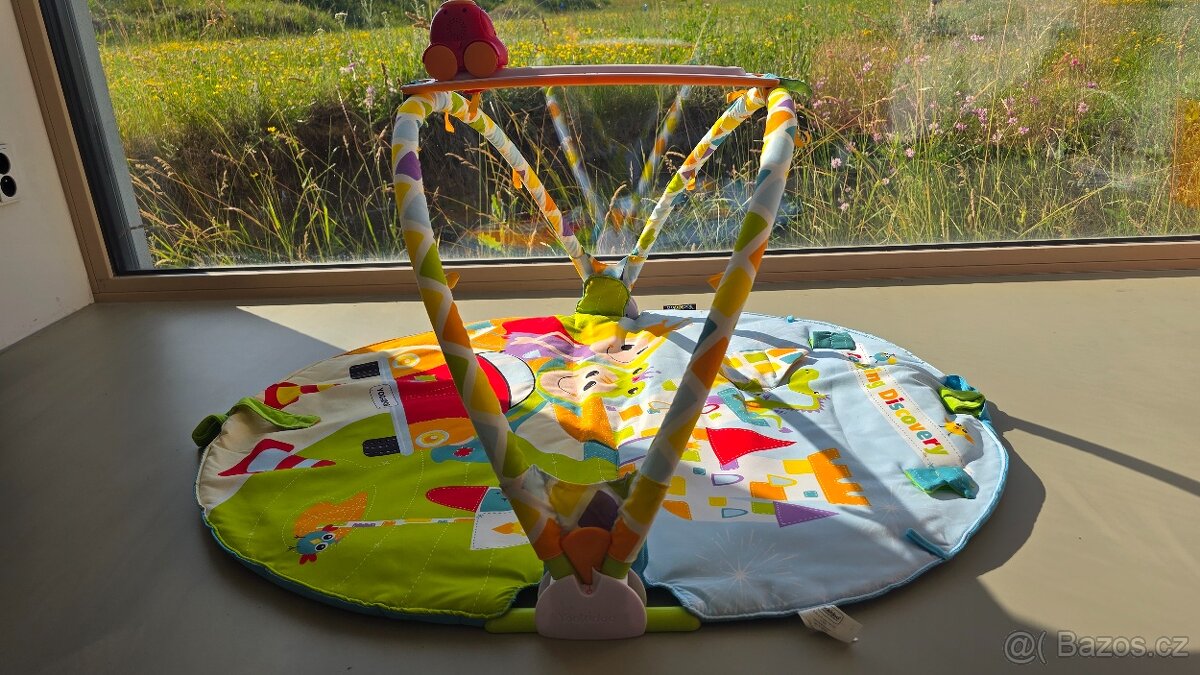 Yookidoo Hrací deka s hrazdou a jezdícím autíčkem TOP stav