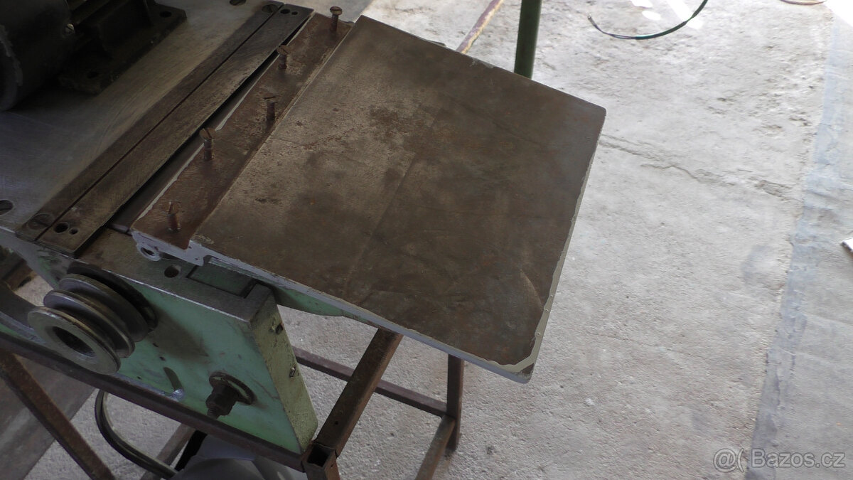 UMDS prodloužení předního stolu