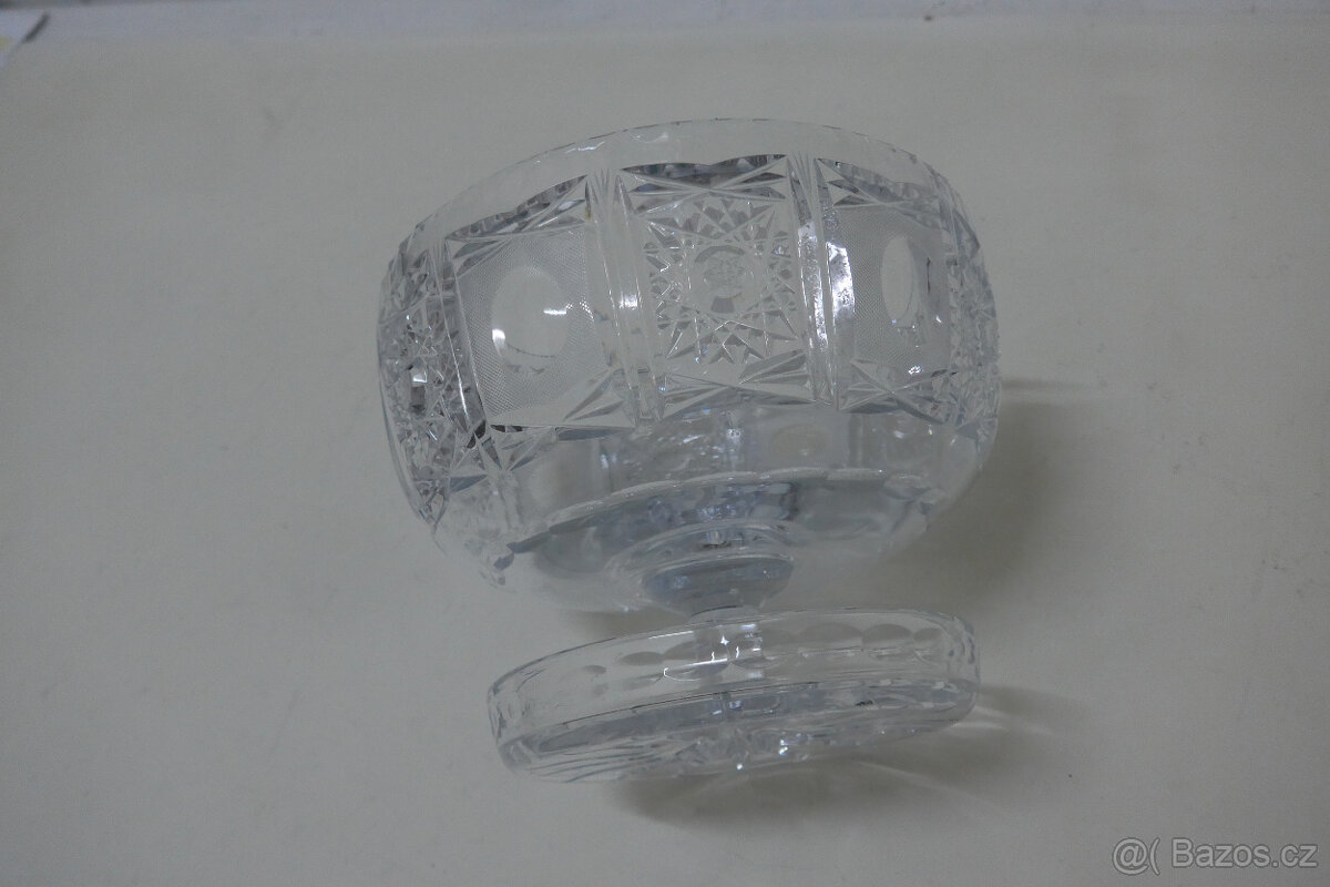 Skleněna Misa se Vzorem na Stopce