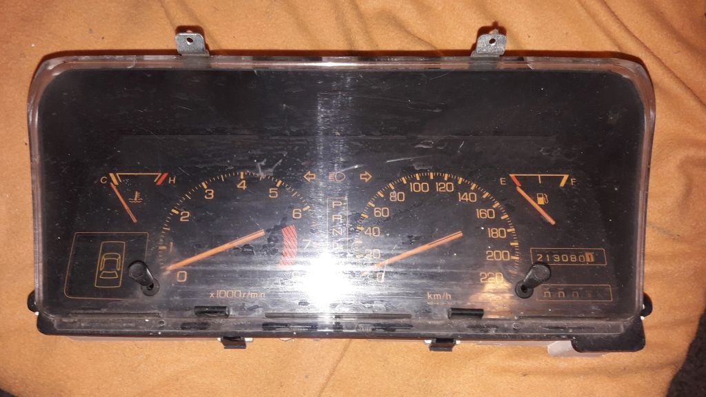 P: budíky honda prelude