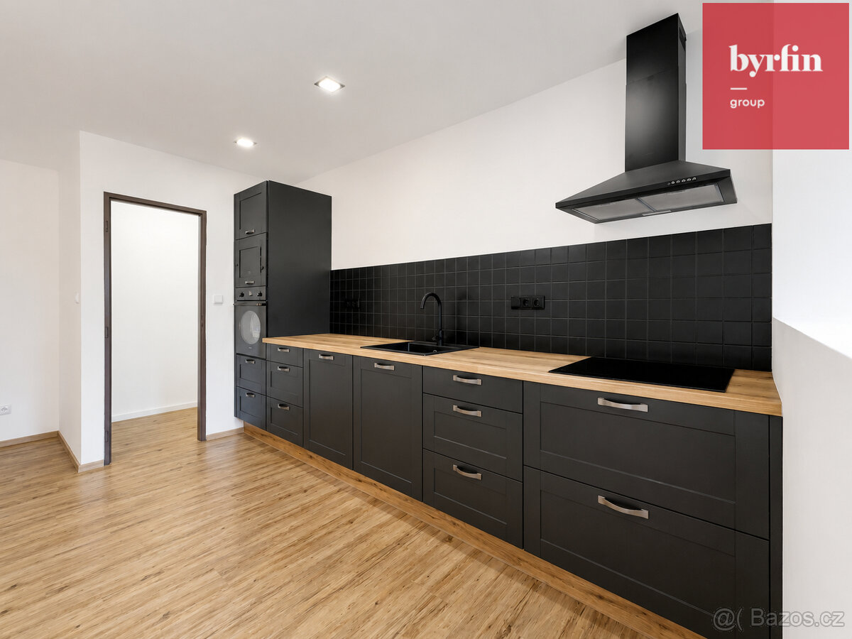 3-room apartment for rent · 112 m² · Ostrava — 823 €/mo