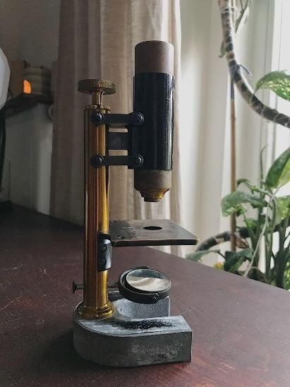 Starožitný malý mosazný mikroskop, Neuhöfer & Sohn Wien