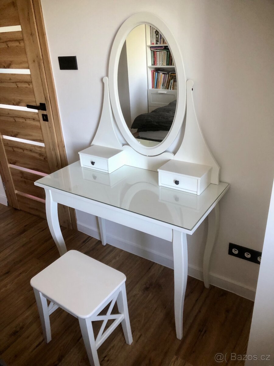 Toaletní stolek IKEA HEMNES