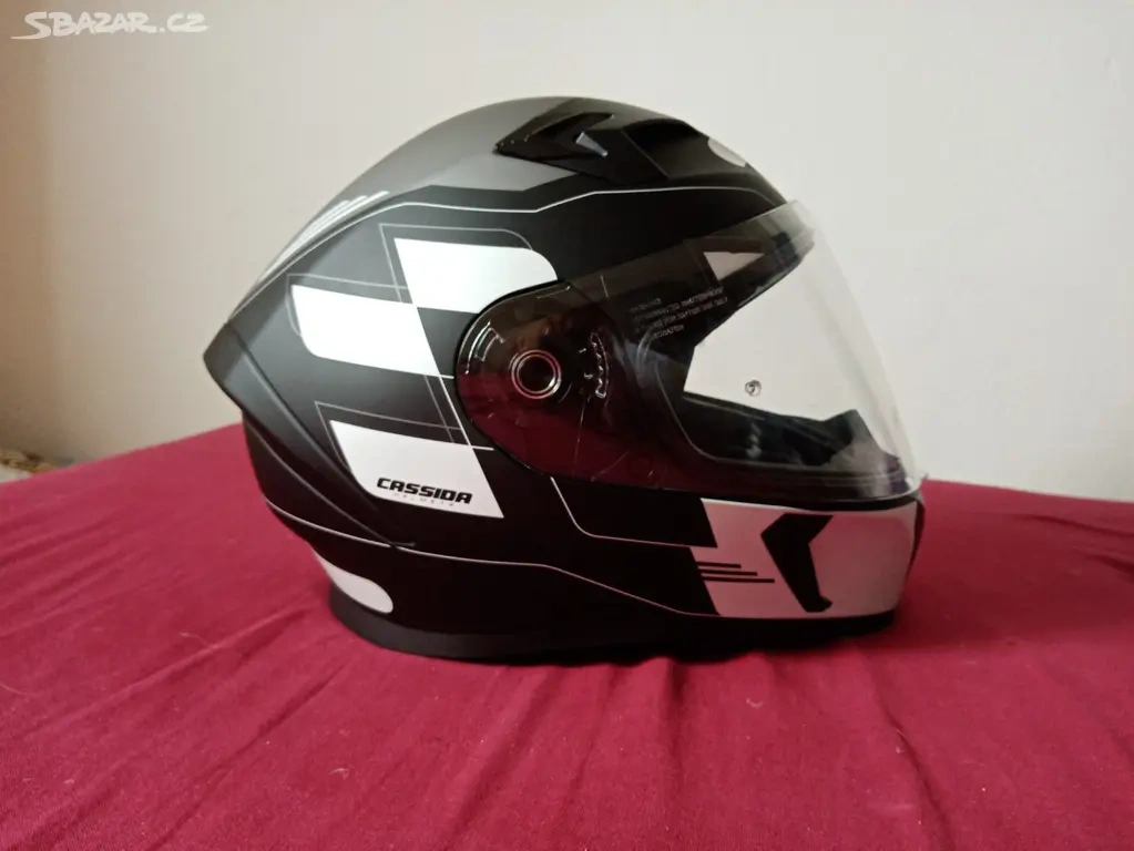 Dámská helma na motorku
