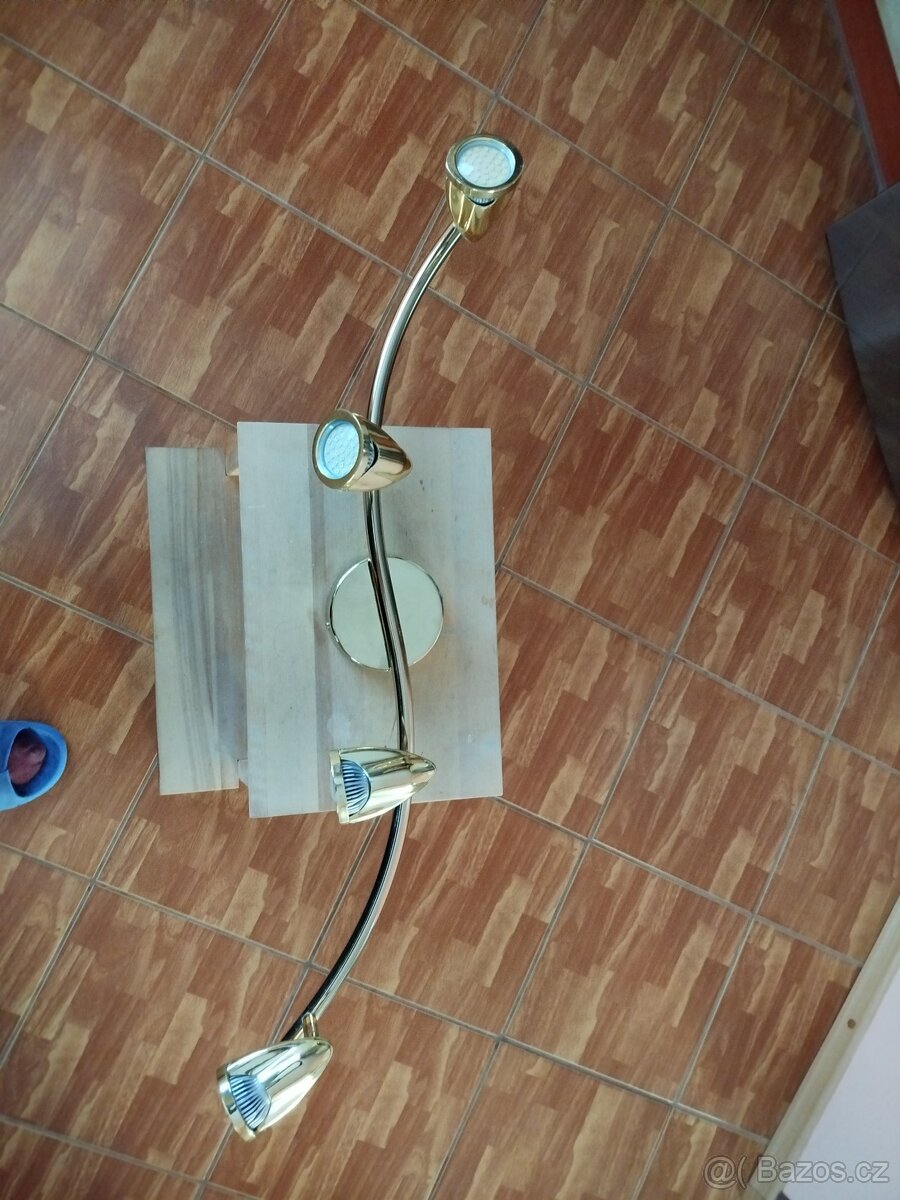 Lustr do(kuchyně)