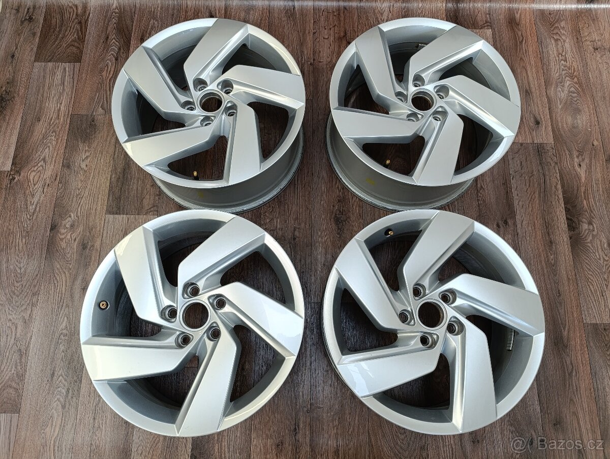 5x112 Volkswagen 7,5Jx17 ET51 RICHMOND číslo 5H0601025E alu