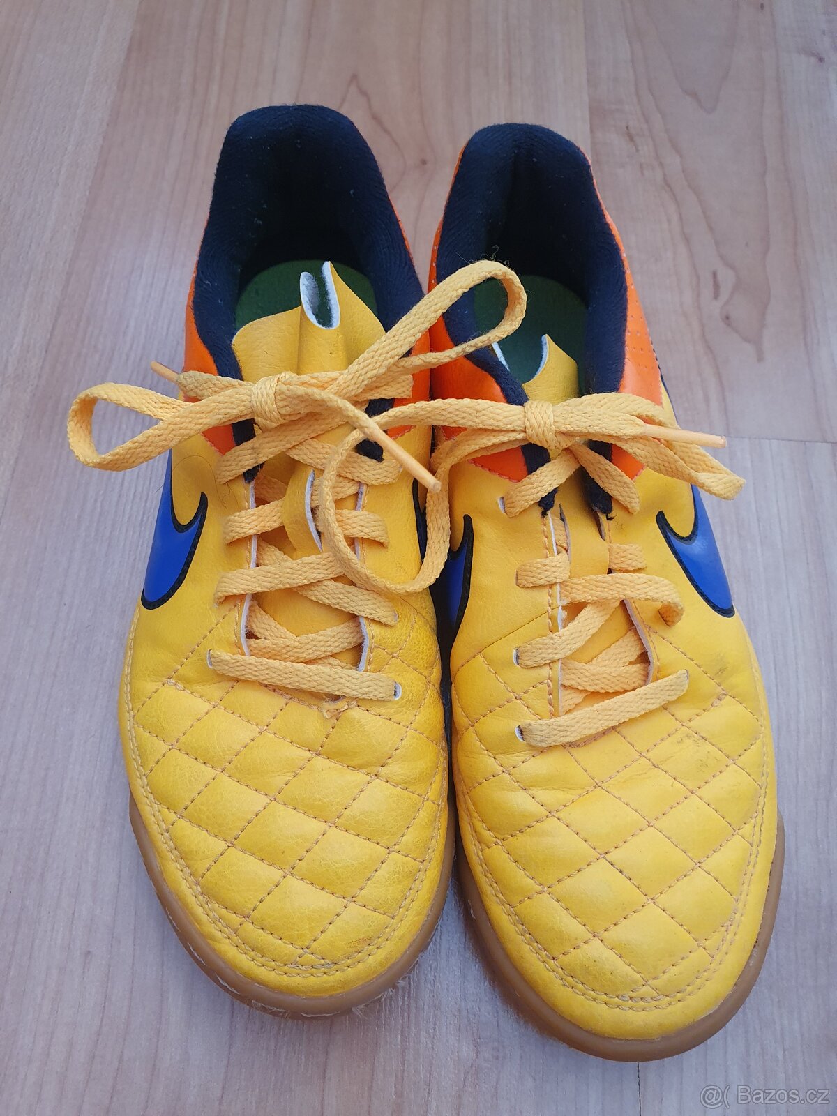 Sálové boty tenisky nike žluté v.35 klučičí i holčičí