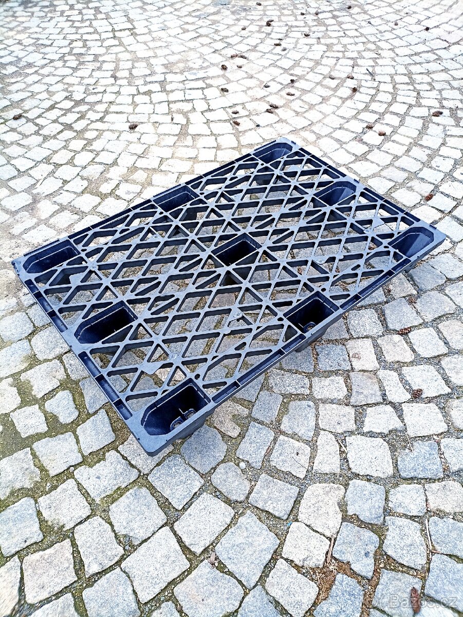 Plastové palety 120x80 cm