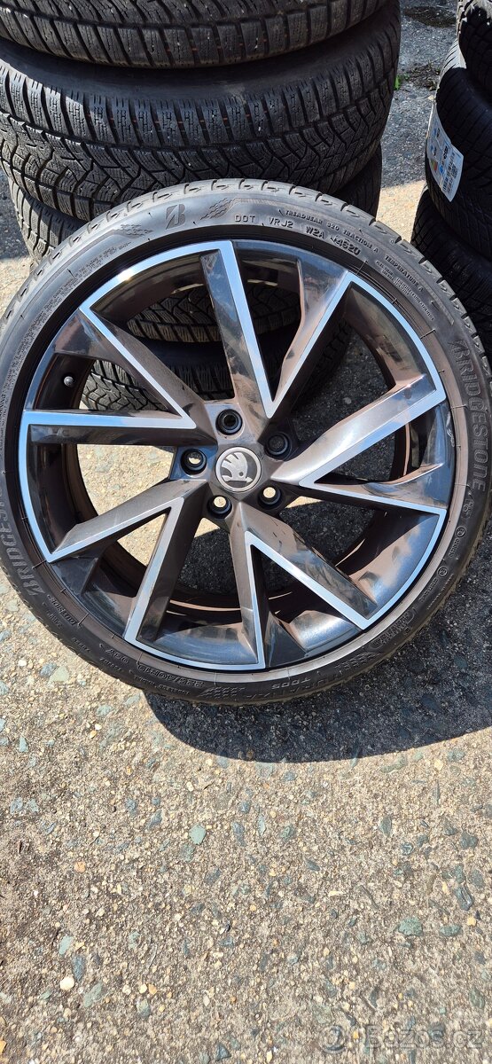 Skoda Karoq r19 orginalni disky 225/40 r19