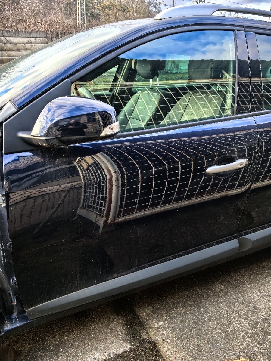 Dveře Megane III levé přední bez lakování