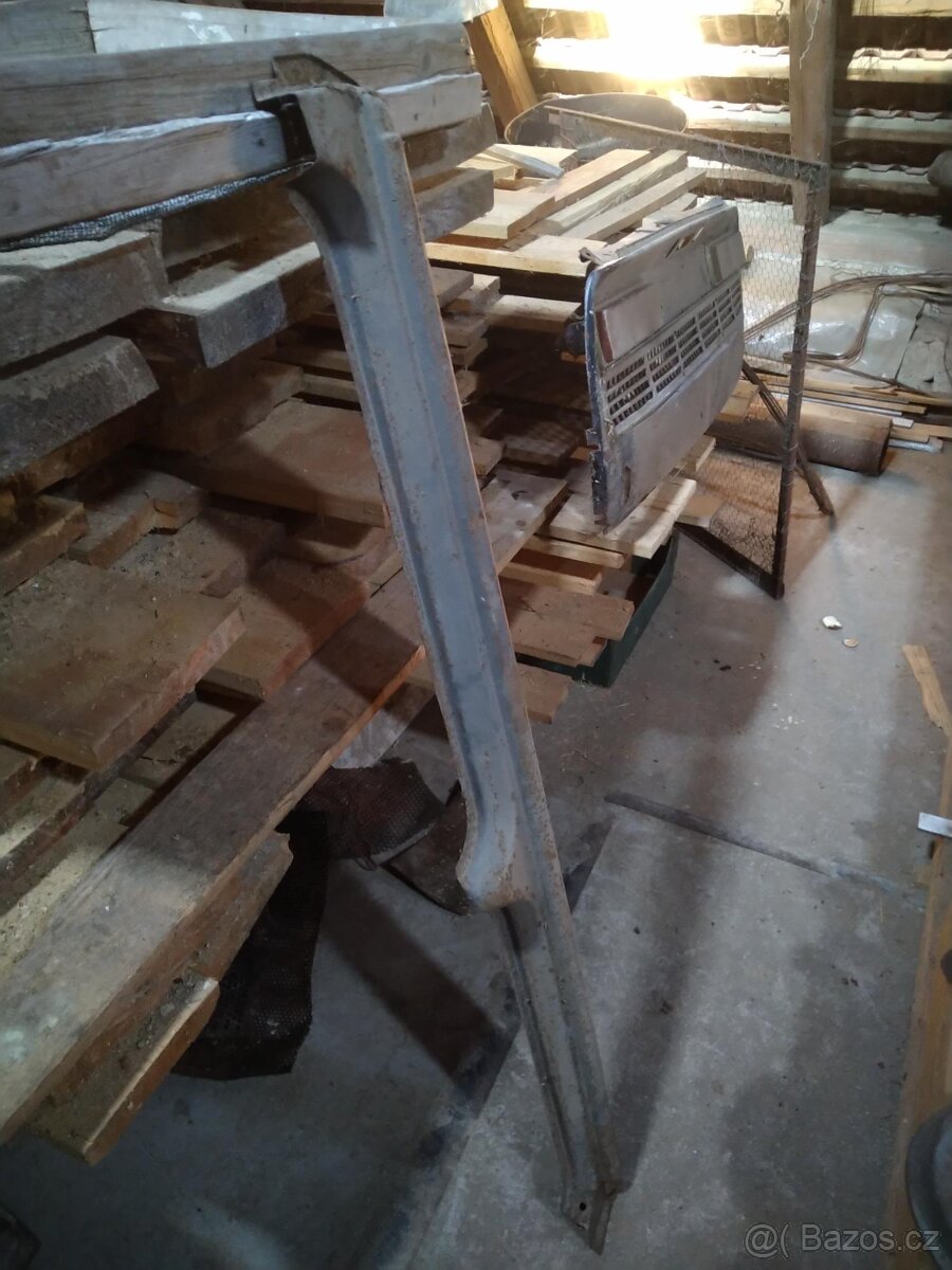 Škoda 100/110 levý práh (originální)