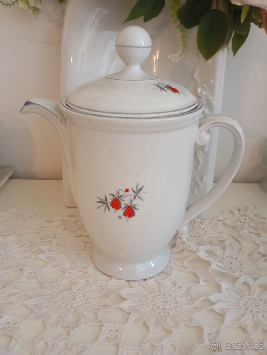 Retro krásná porcelánová konvice značená
