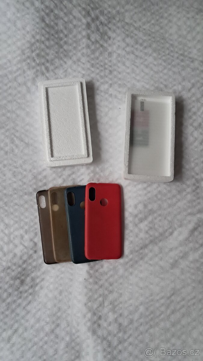 Xiaomi Mi A2 lite nepoužité tvrzené sklo + 4x kryt