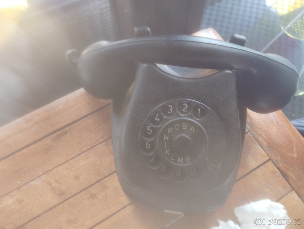 Staréj telefon